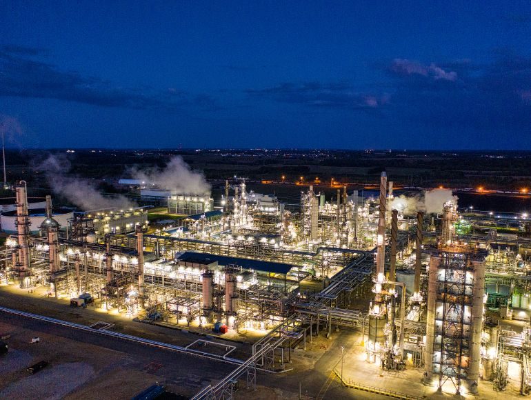Sunjoylight explosion-proof and industrial LED lighting on a refinery pipe rack